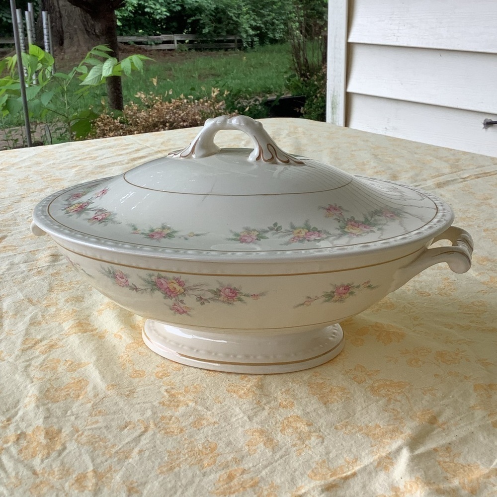 Antique Vintage Eggshell Georgian Homer Laughlin Covered Casserole Dish